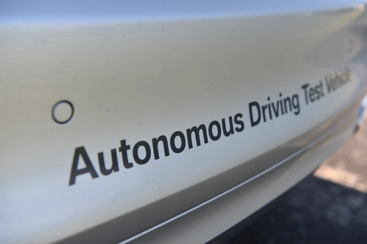 P90305034_highRes_autonomous-driving-t.jpg