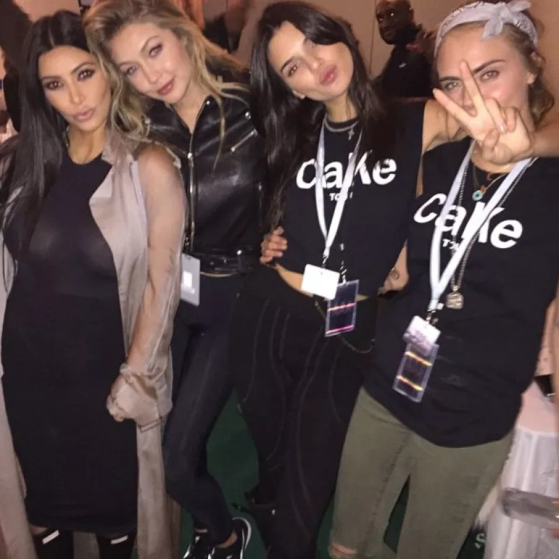 La estrella de reality dejó que más de uno pudiera ver sus boobs con un atuendo por demás revelador.