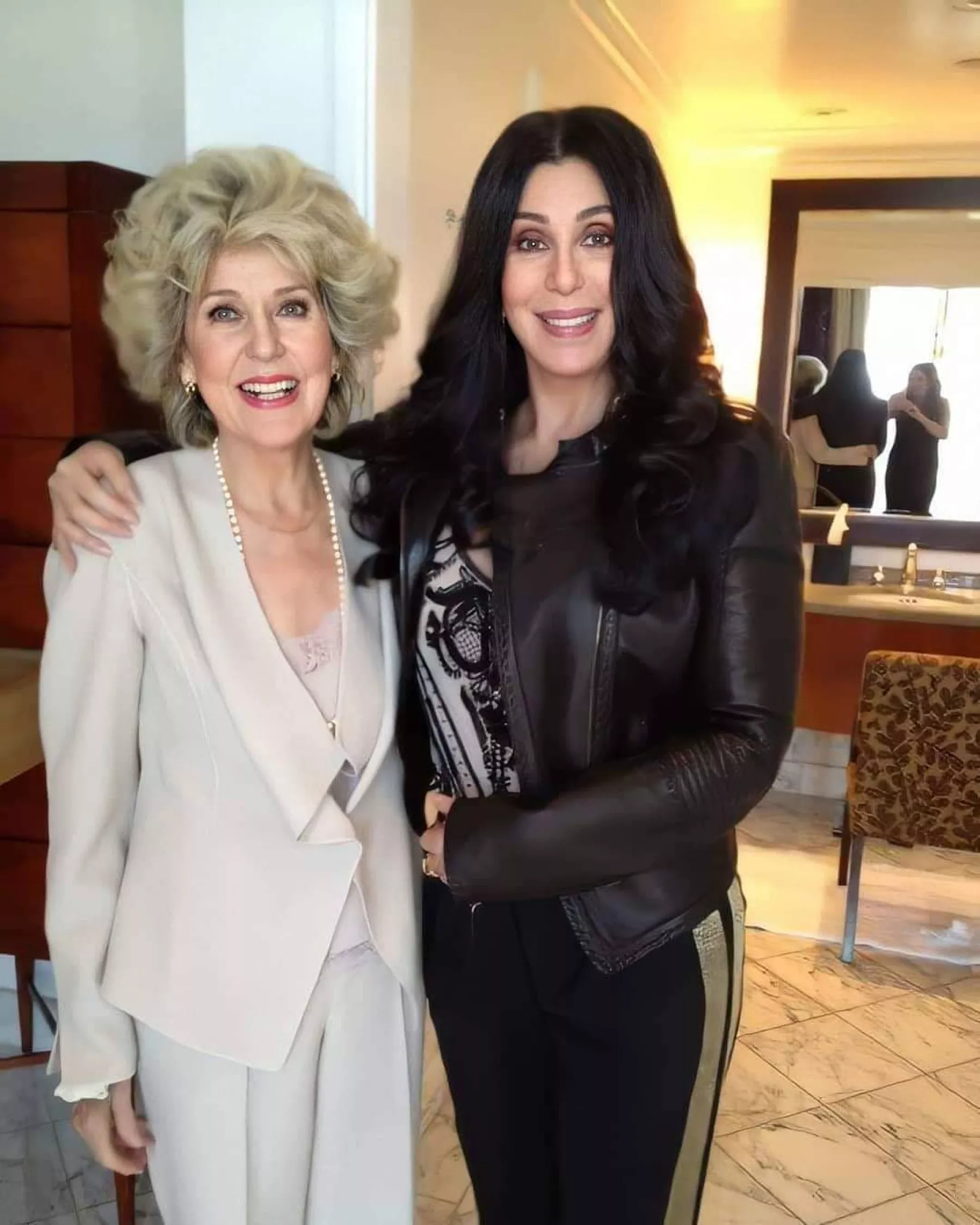 Georgina Holt y Cher.
