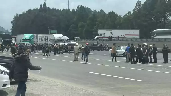 bloqueo carretera mexico-toluca