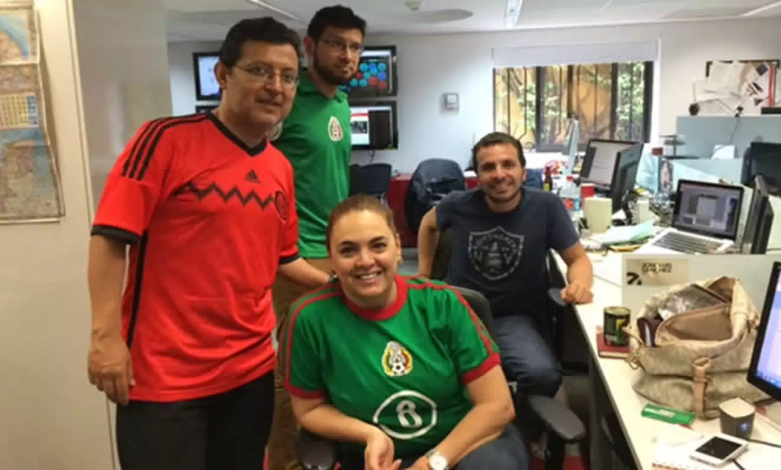 El equipo de Obras, la revista y el sitio orientados a la arquitectura y construcción, siguieron de cerca el partido.