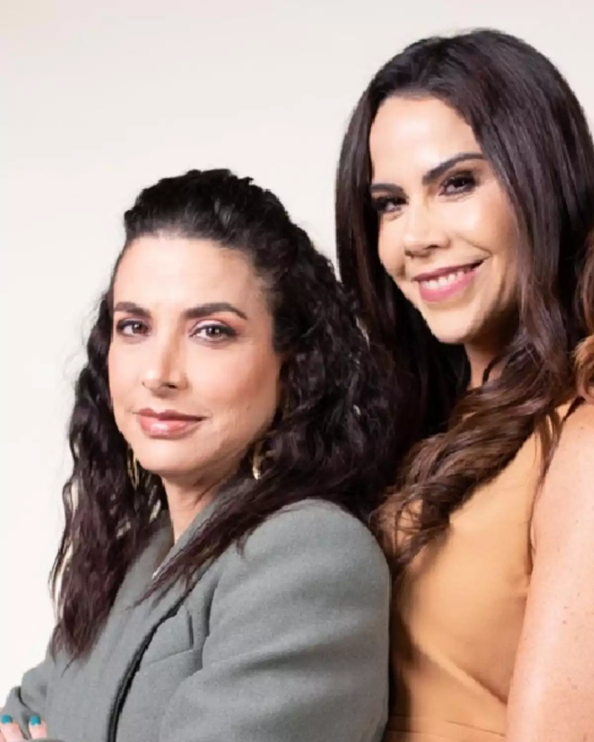 Verónica Toussaint  y Paola Rojas