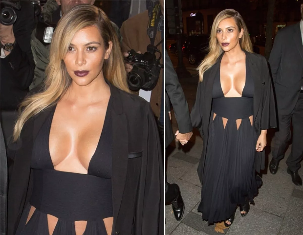 Kim utilizó un vestido Givenchy con escote pronunciado.