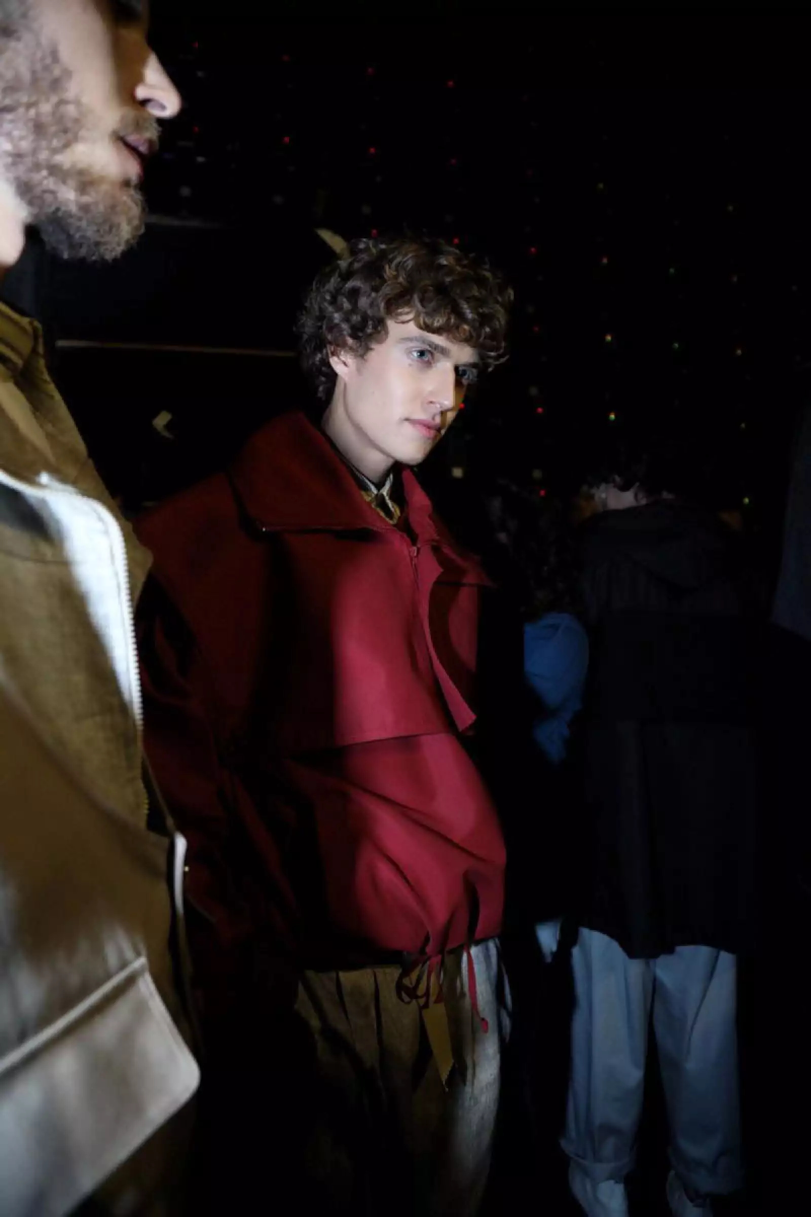 Boyfriends-Shirt-MBFWMx-Red-Jacket-Backstage