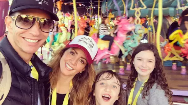 Andrea Legarreta, Erik Rubín, Nina y Mía