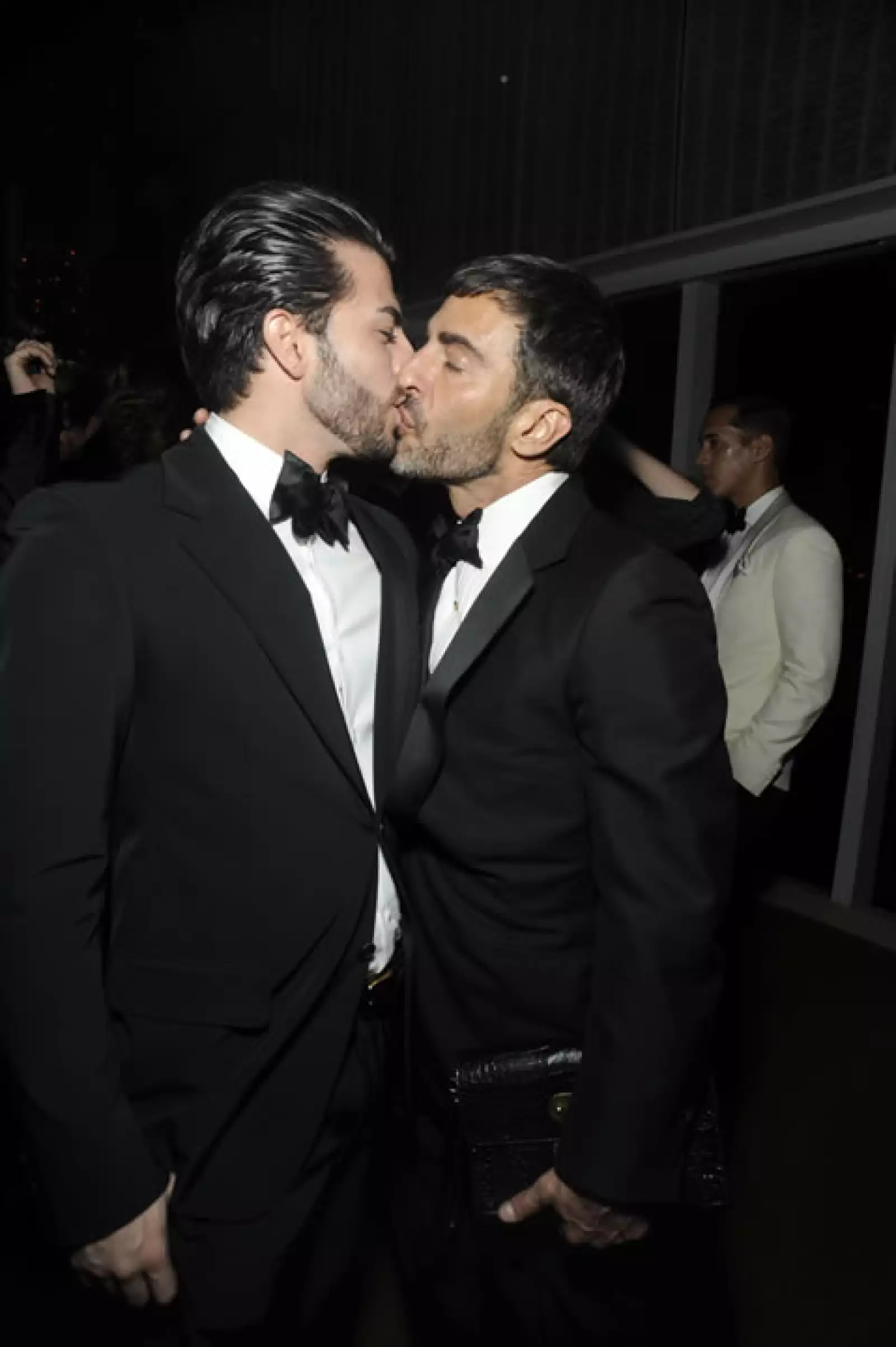 El modelo y el diseñador demostraron su amor durante la entrega de premios sin ningún tapujo.