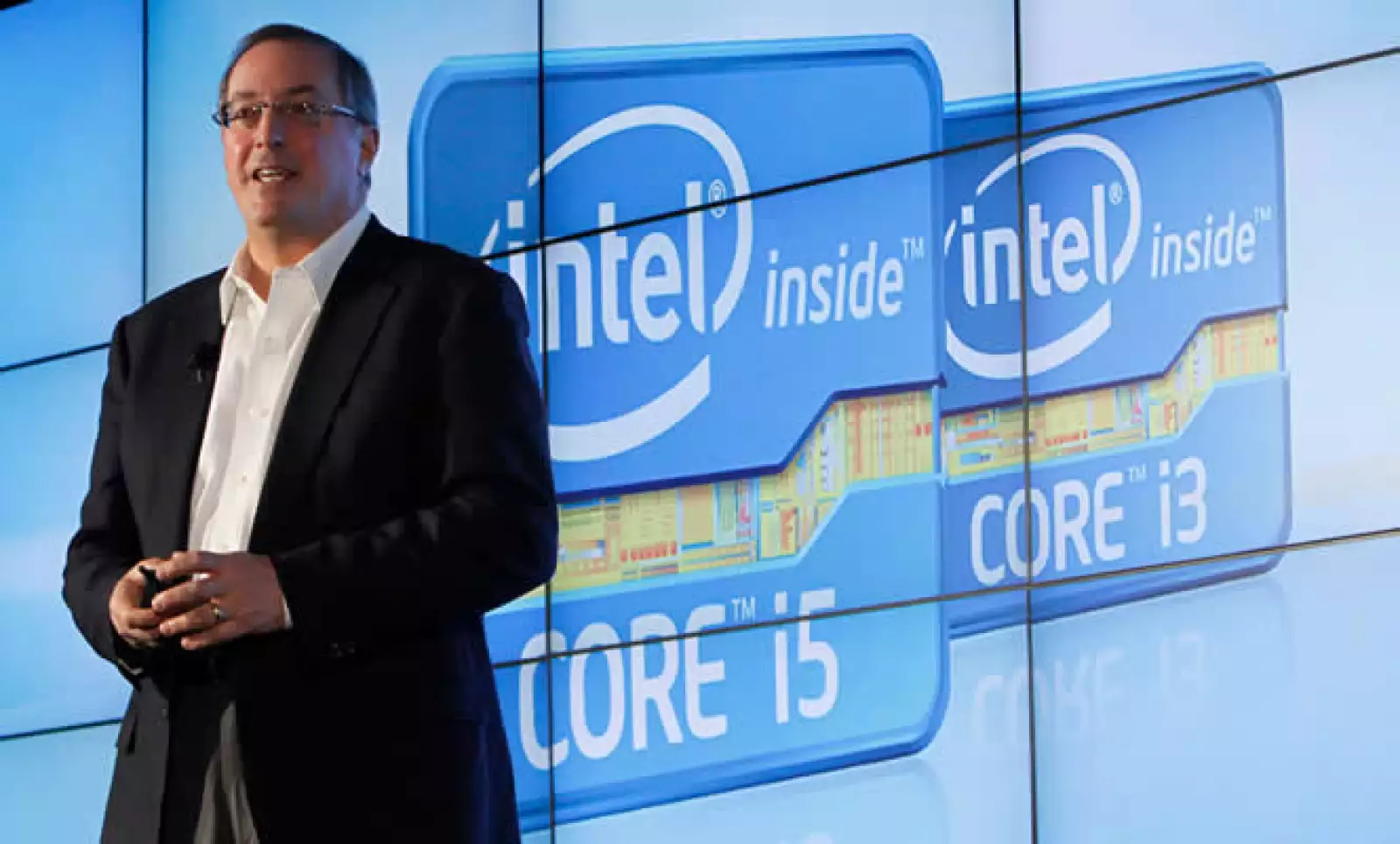 El CEO de Intel, Paul Otellini, presenta la nueva generación de sus procesadores Intel Core.