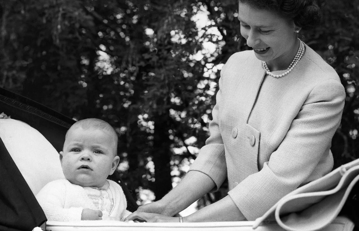 el-nieto-de-queen-elizabeth-andrew-comercial-leche