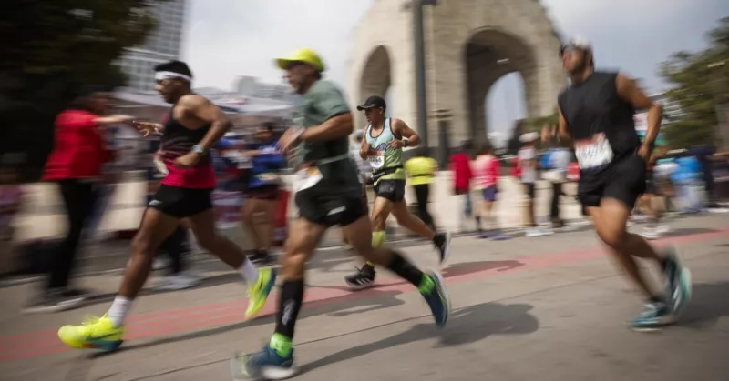 Maratón CDMX 2025 en vivo: calles cerradas, ruta, alternativas y cierres del Metrobús