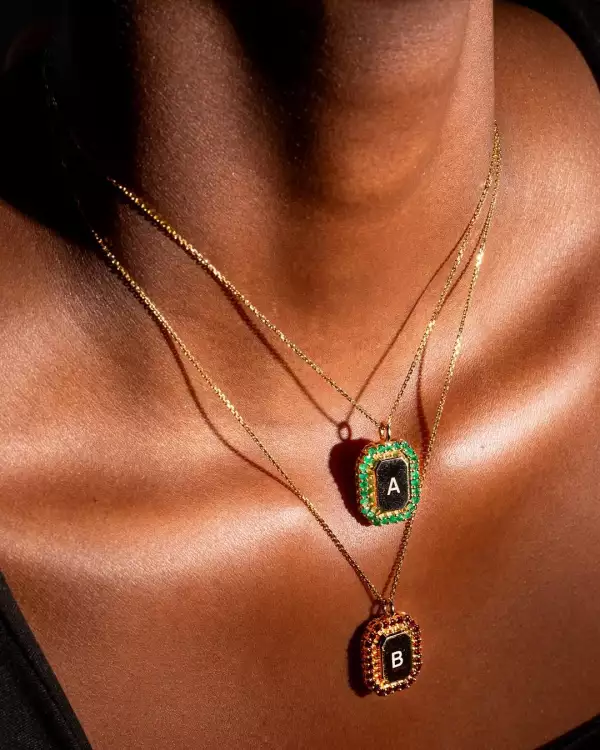 Collares con iniciales de AMAYA DE PEDRO