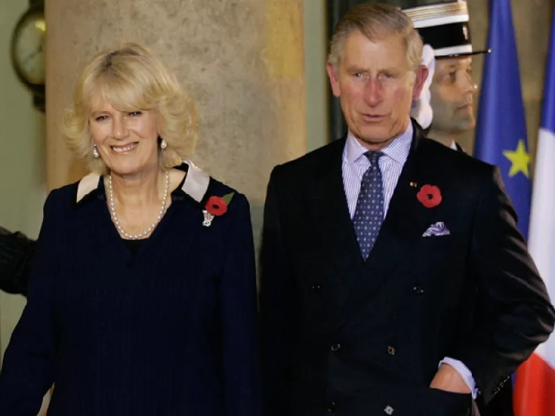 Durante una entrevista para una cadena de televisión estadounidense el Príncipe dijo que si el subía al trono su esposa sería Reina Consorte.