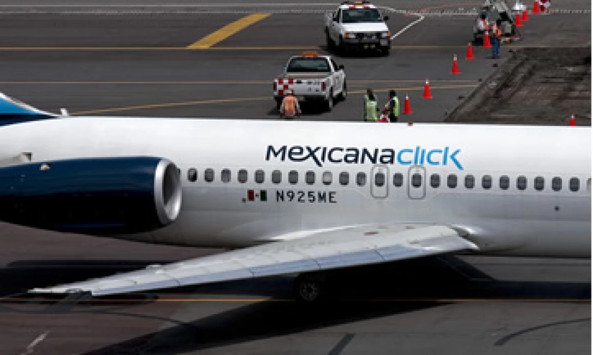 Pilotos, sobrecargos y otros empleados de Mexicana de Aviación se reunirán con la SCT para discutir la situación de la aerolínea. (Foto: Notimex)