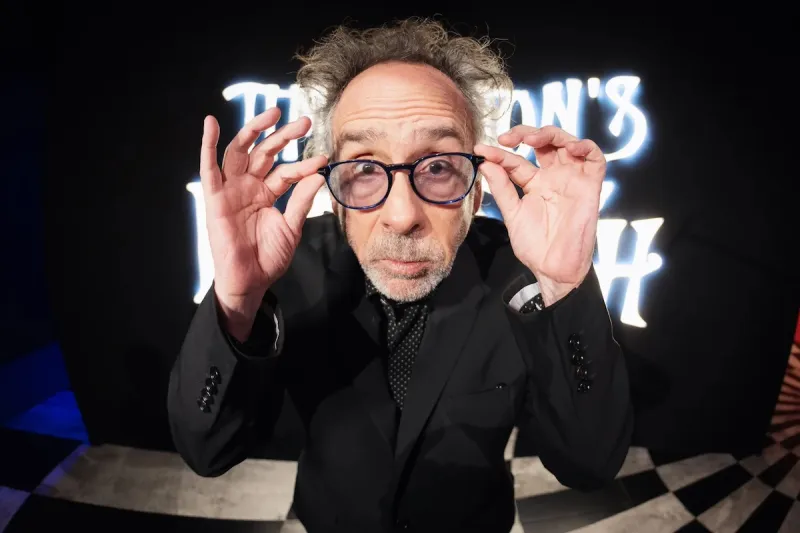 Tim Burman Tim Burton estuvo en Xochimilco, te contamos todos los detalles