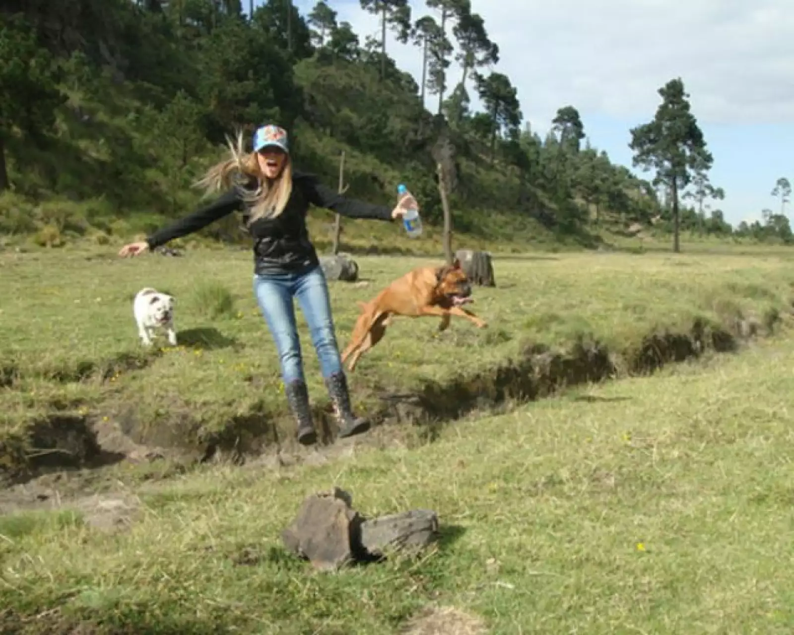 ‘Mis hijos y yo en el Ajusco!!!’ fue como describió Claudia Álvarez a esta imagen.