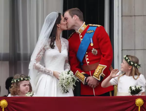 Royal Wedding - The Newlyweds Greet Wellwishers From The Buckingham Palace Balcony