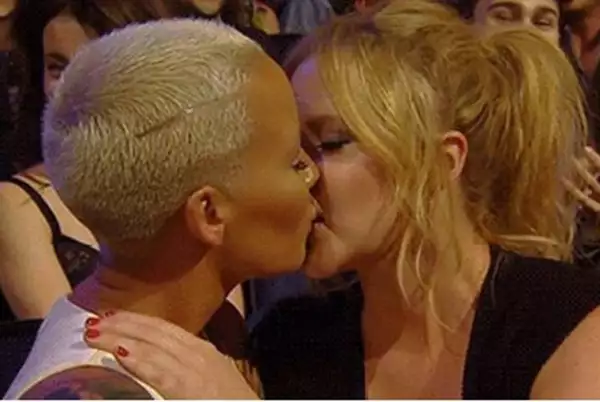 Las dos celebs, que son amigas,, parecieron disfrutar del momento.