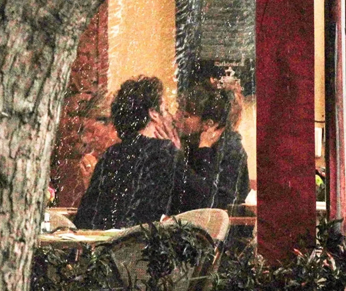 El actor y la conductora Natalia Tellez fueron fotografiados basándose en un restaurante de la zona el pasado fin de semana.