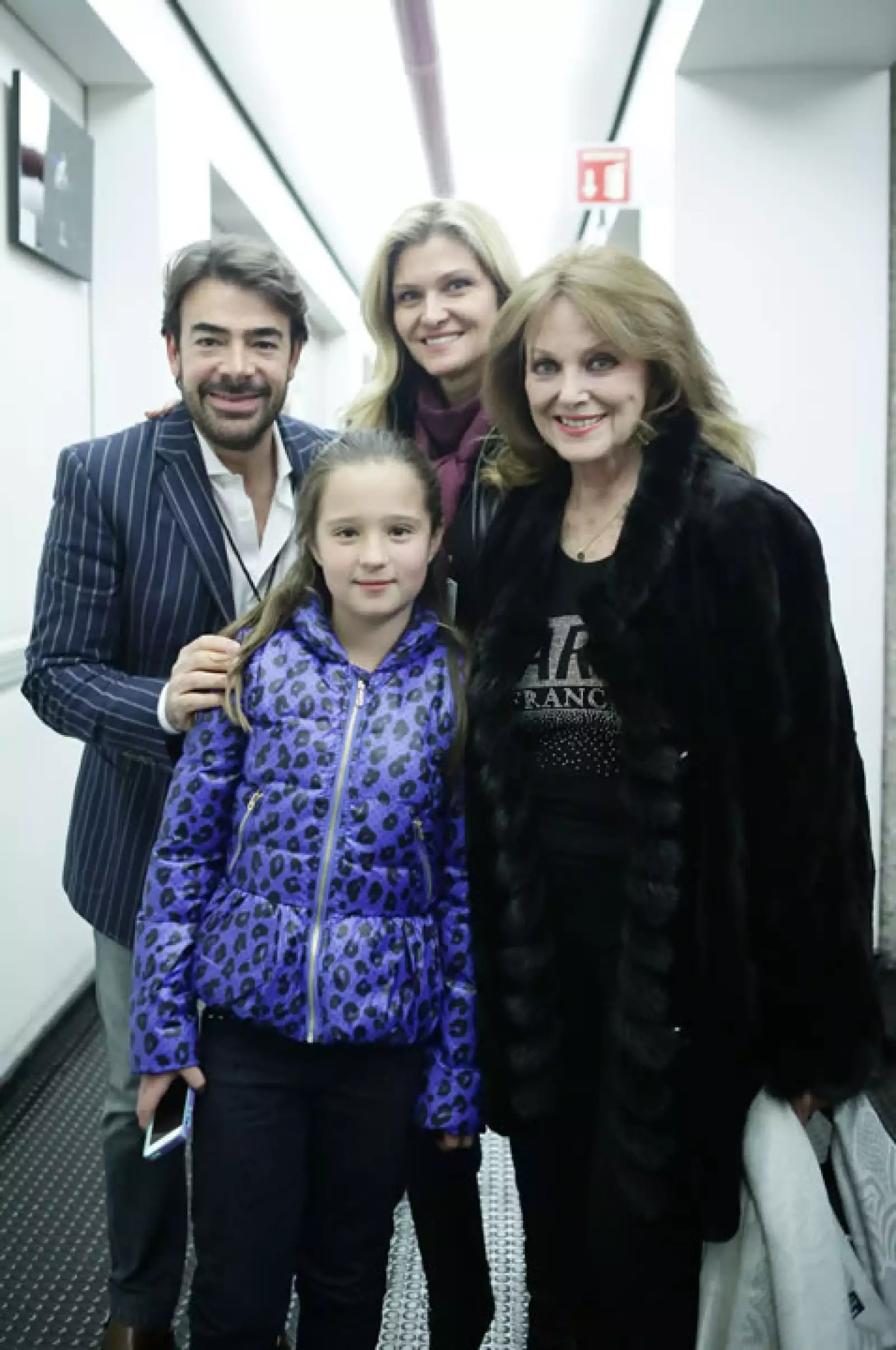 Toño Mauri, Carla Alemán, Christine Martell y Vanessa Alemán.