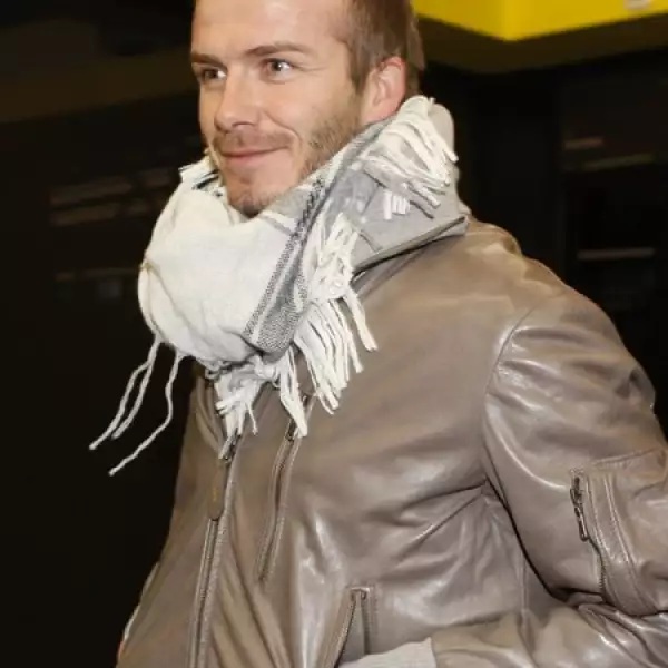 Hace un par de días, una presentadora italiana se acercó sigilosamente a tocar las `partes nobles´de David Beckham.