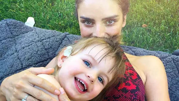 Aislinn Derbez y Kailani