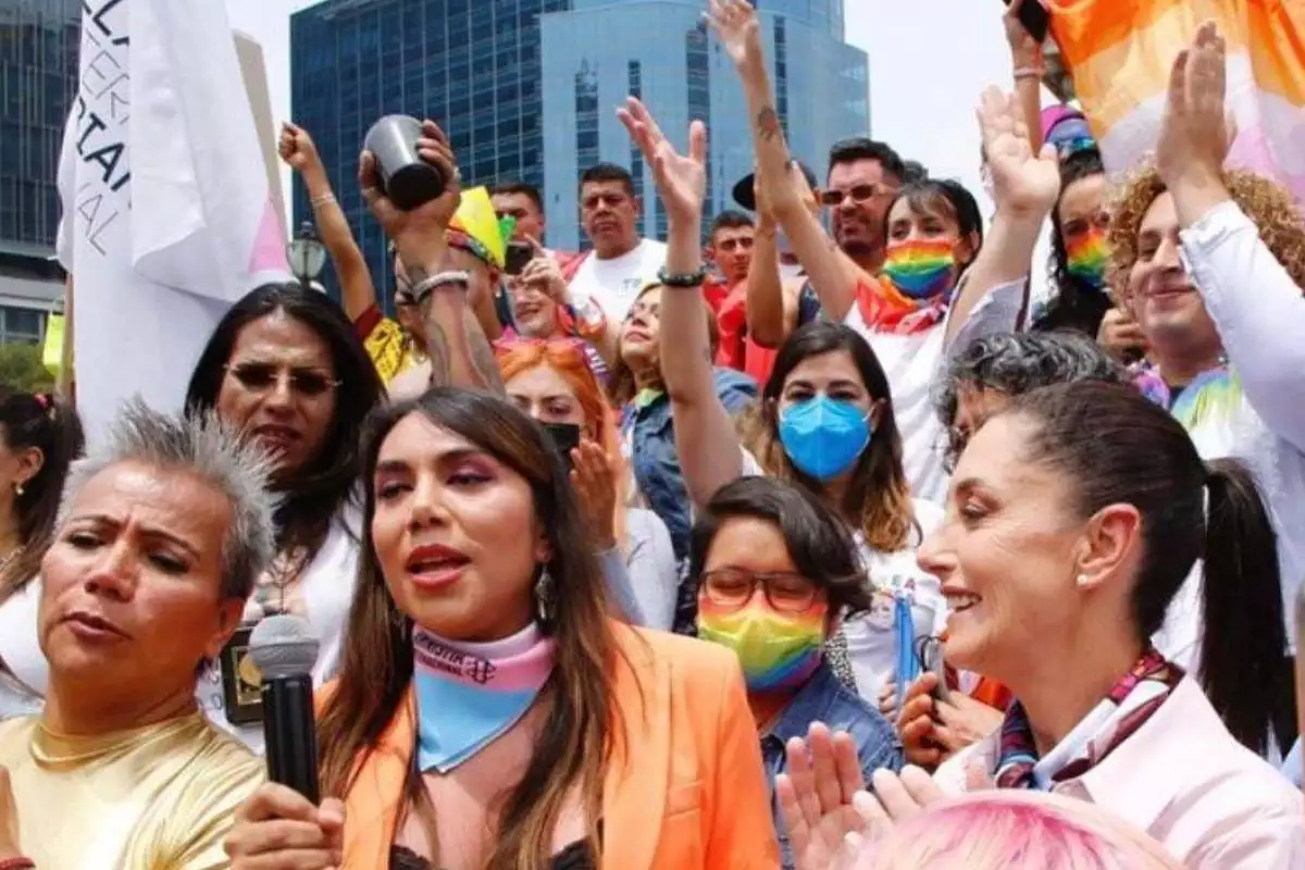 Politicos-en-la-marcha-LGBT (1).jpg