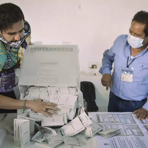 Después del cierre de casillas a las 18 horas comenzó el conteo de votos que se emitieron durante la jornada de elección de gubernatura en Hidalgo.