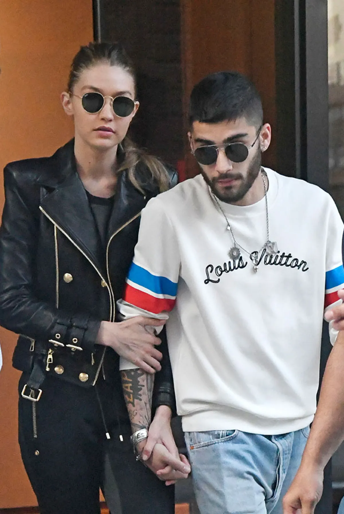 La pareja fue vista saliendo del departamento de ella en NY.