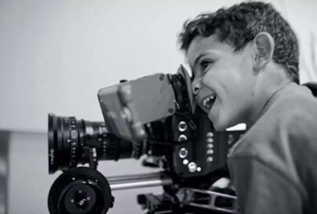 Con esta imagen de su hijo, el futbolista anunció que está trabajando en una película, de la cual será productor.