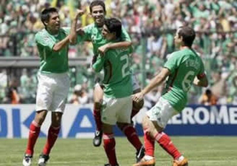 Israel Castro hizo vibrar al Estadio Azteca con su anotación en el primer tiempo. (Foto: Reuters)