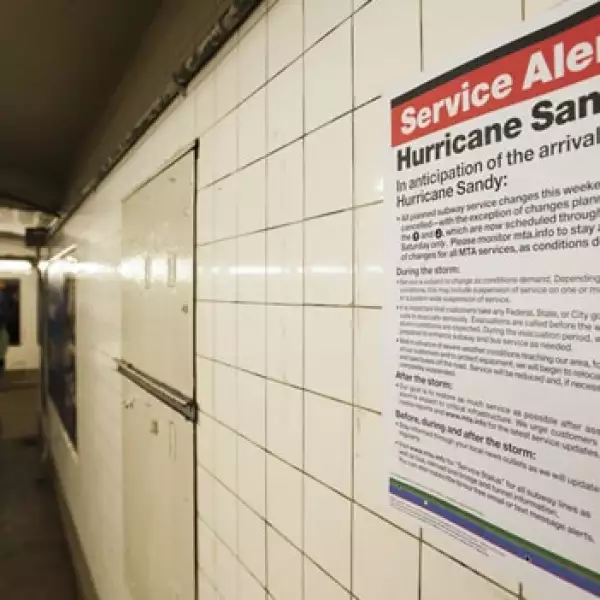 Estadounidenses se preparan para la llegada de Sandy