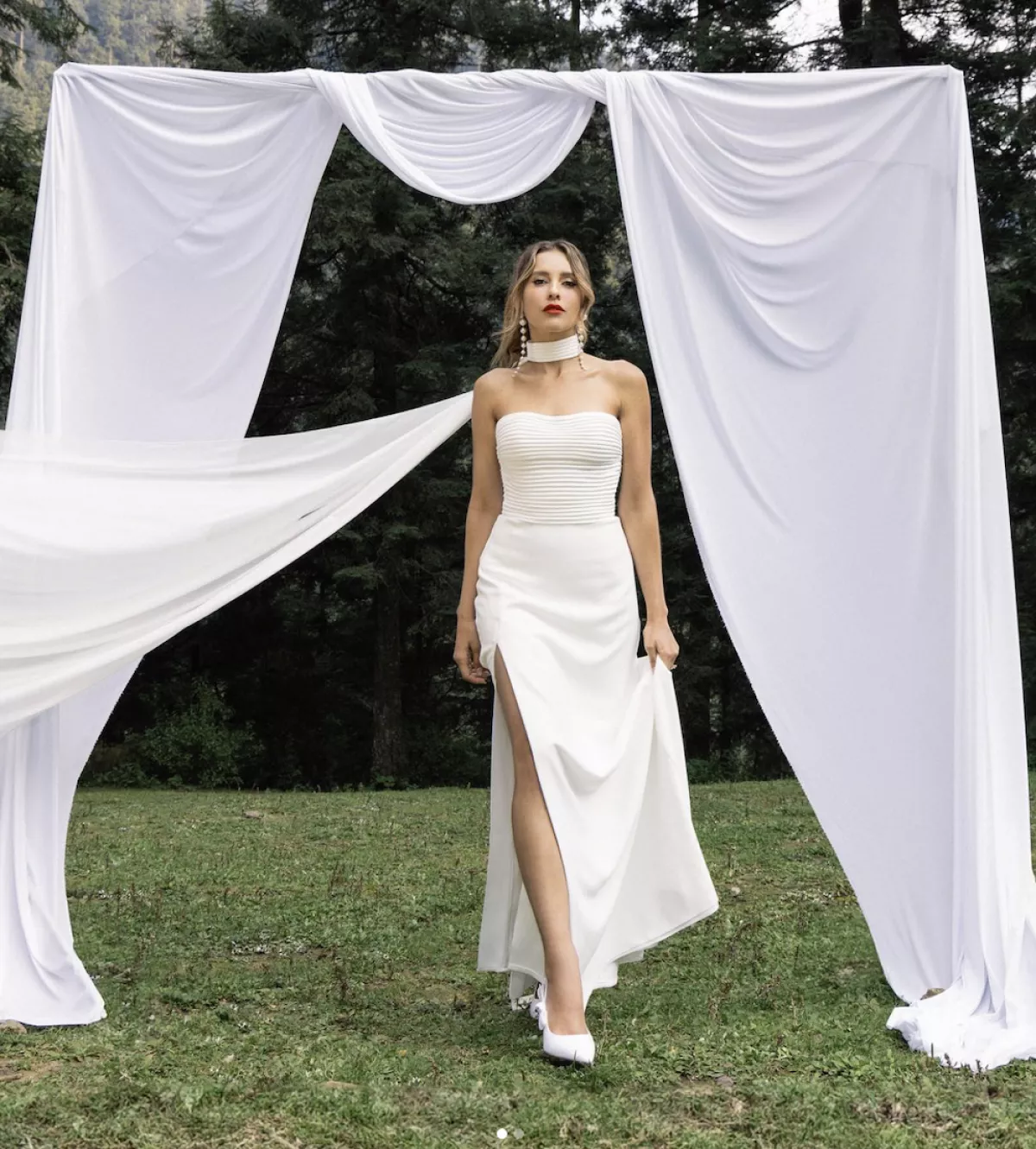 paulina goto novia.jpg