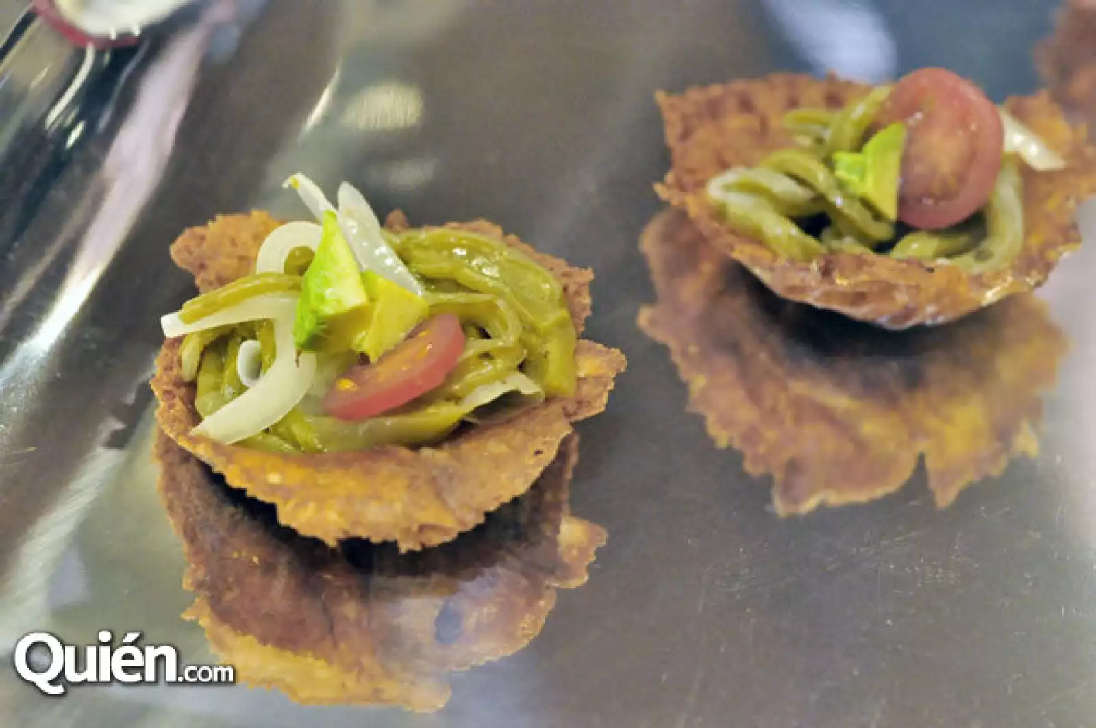 Cazuelitas de queso,rellena de ensalada de nopales