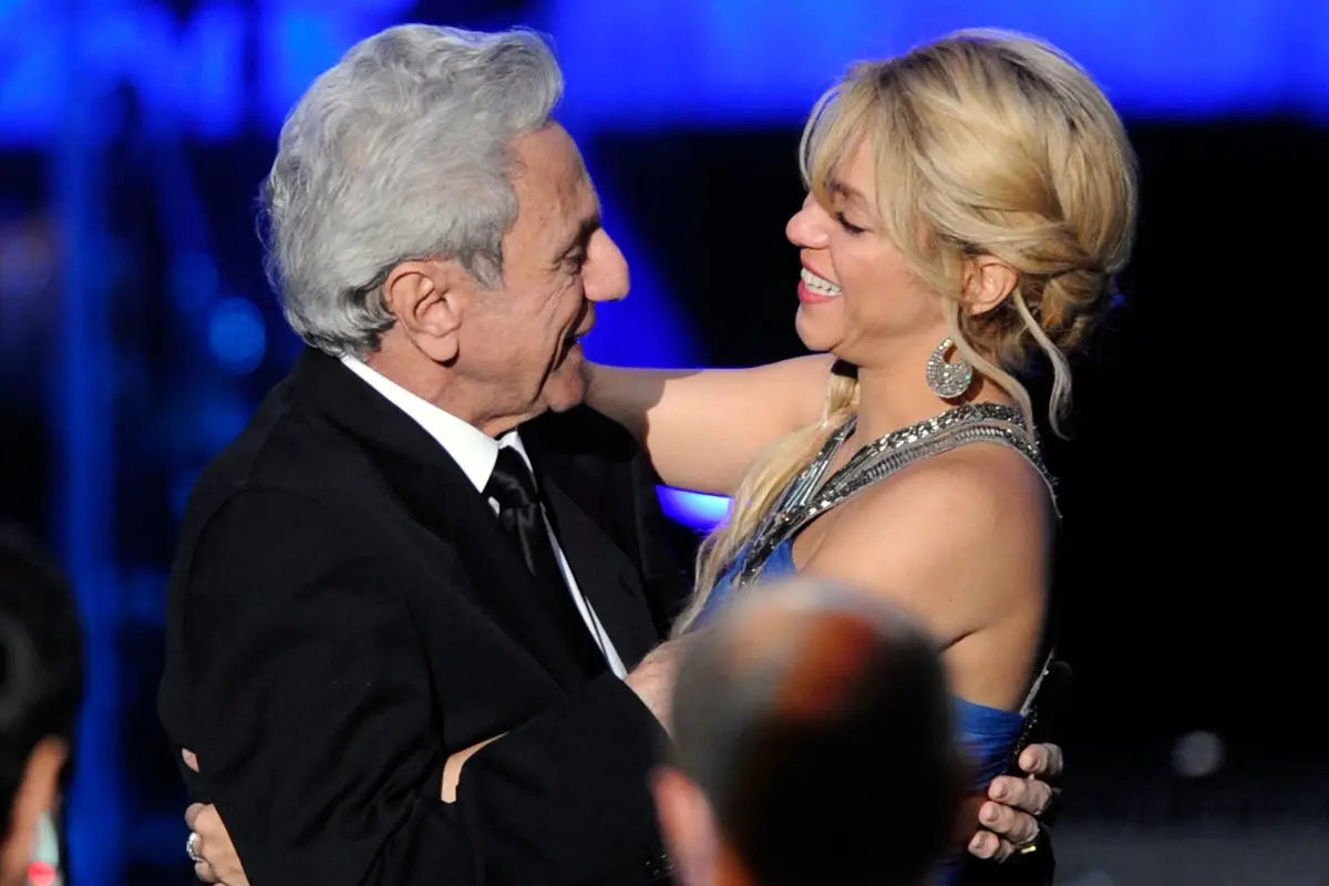 shakira-papa.jpg