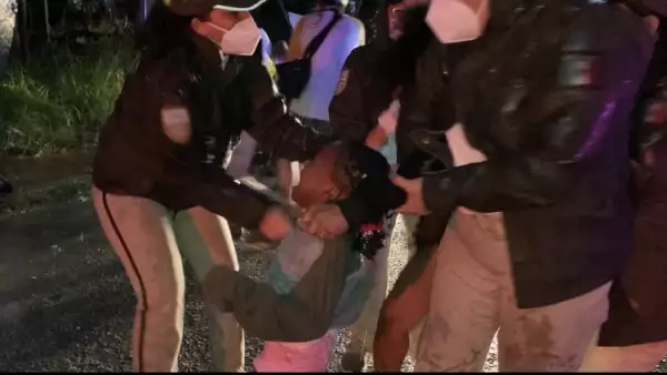 Los videos e imágenes del matrato a migrantes en Chiapas se acumulan.