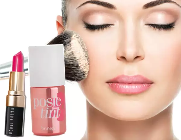 Opta por maquillaje que puedas usar en más de una parte de la cara.