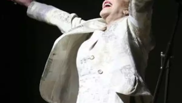 La actriz lamentó los problemas que heredan los deudos toda vez que las personas fallecidas no ponen en regla su documento.