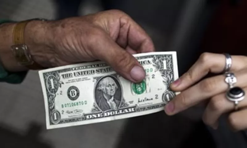 El tipo de cambio podría ubicarse entre 12.98 y 13.08 pesos este viernes, según Banco Base. (Foto: Getty Images)