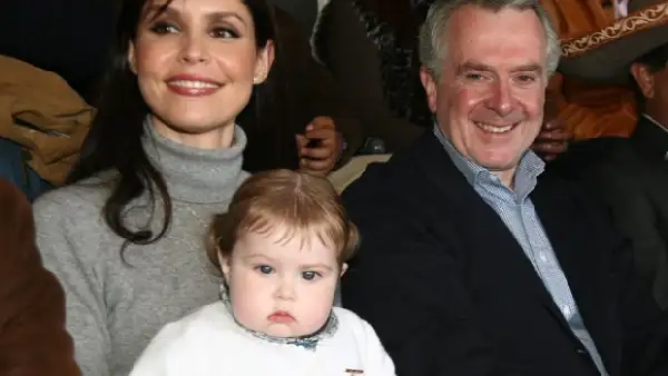 Luego de cuatro años de relación el político y su novia, con quien tiene una hija de un año, se darán el `sí, acepto´ ante un juez del resgistro civil