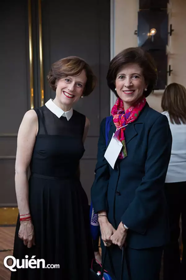 Denisse Dresser y Magdalena Carral.