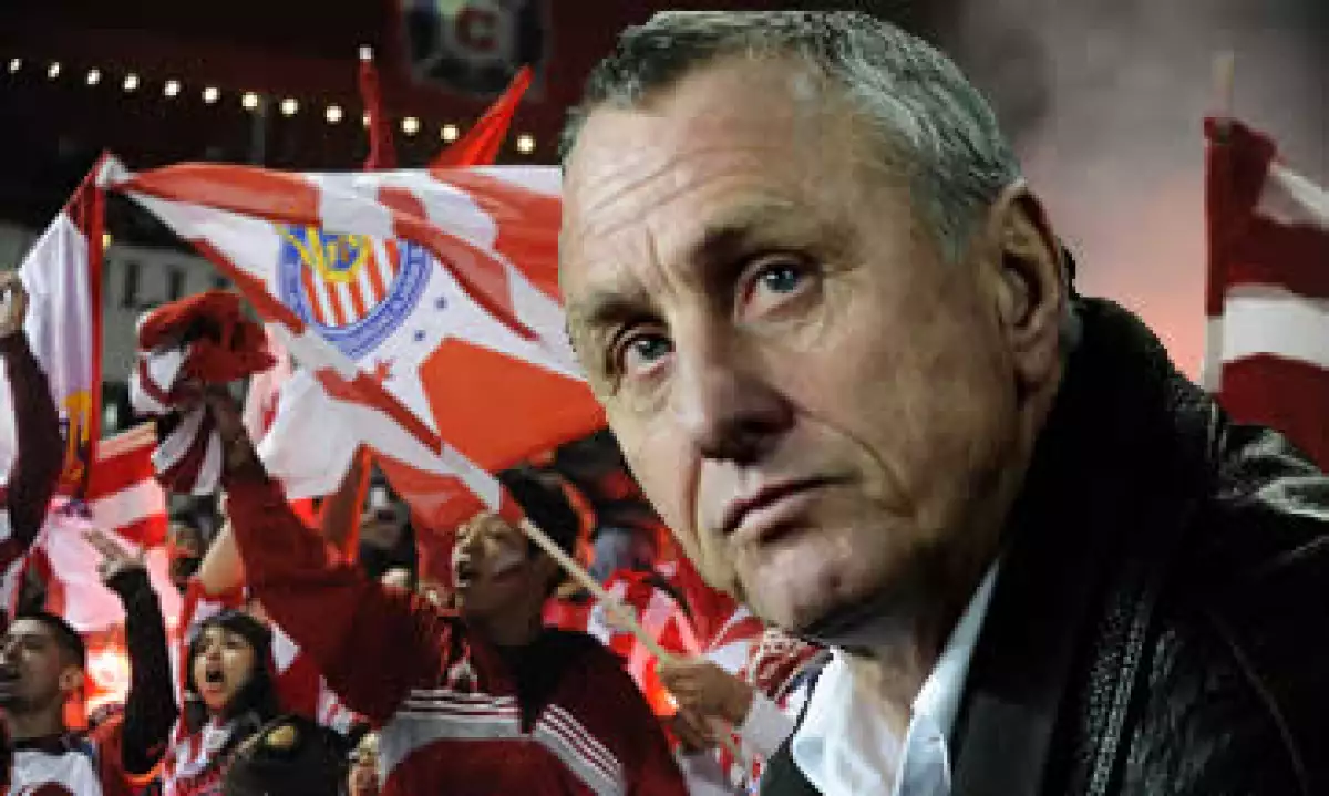 En 1999 el ex futbolista y entrenador del Barcelona lanzó su centro de estudios. (Foto: Especial)
