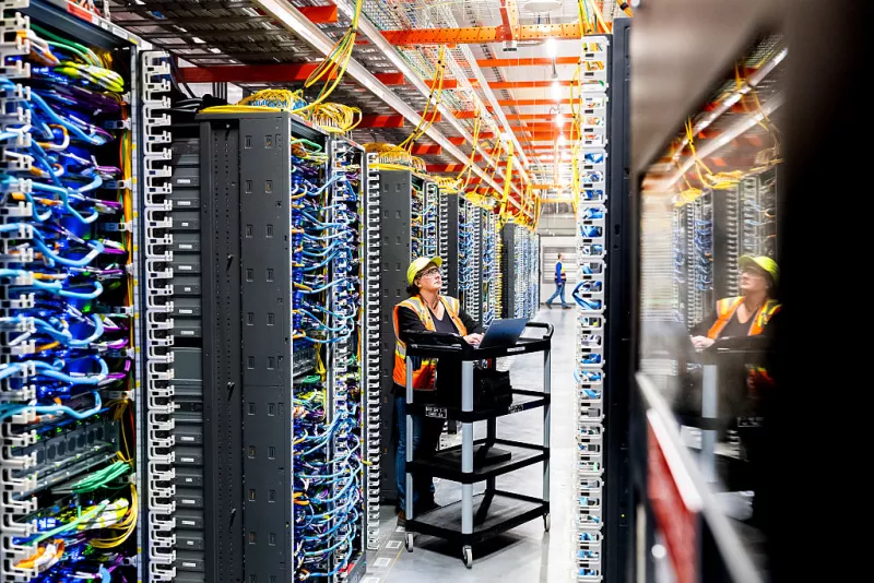 La fibra óptica es la siguiente en la mira tras la crisis de chips y de RAM: el commodity que la IA volverá escaso 