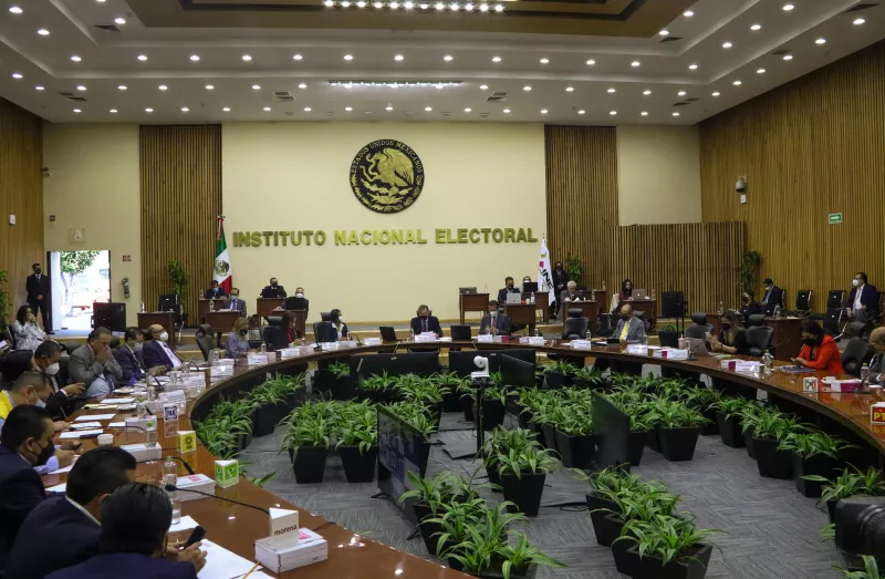 Sesión del consejo general del INE, como parte del inicio de la jornada electoral en 6 entidades del país.