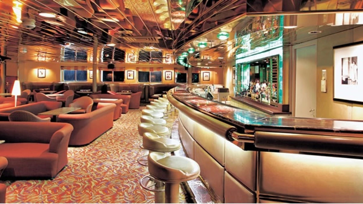 interior del ocean star cruises