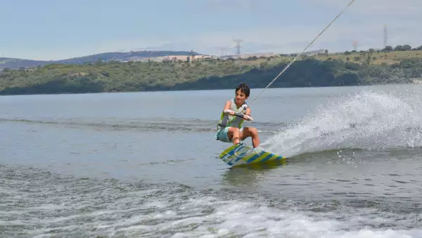 Amanali Country Club & Náutica brinda espacio para deportes acuáticos.