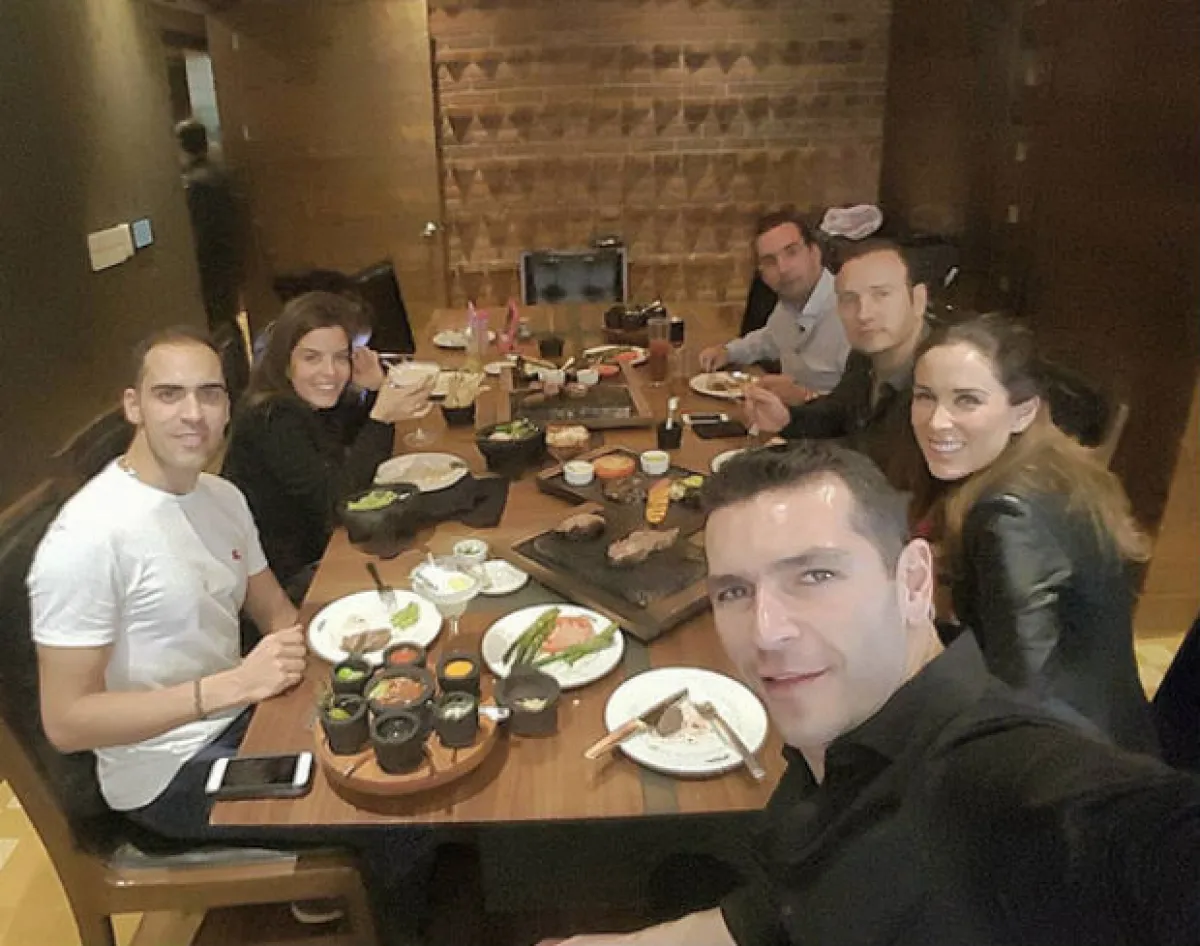 Pastor Maldonado en una comida a la mexicana con Jacky, Martín y amigos.