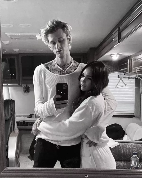 Machine Gun y Megan Fox.