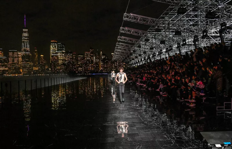 Saint-Laurent-SS-19-Live-Stream