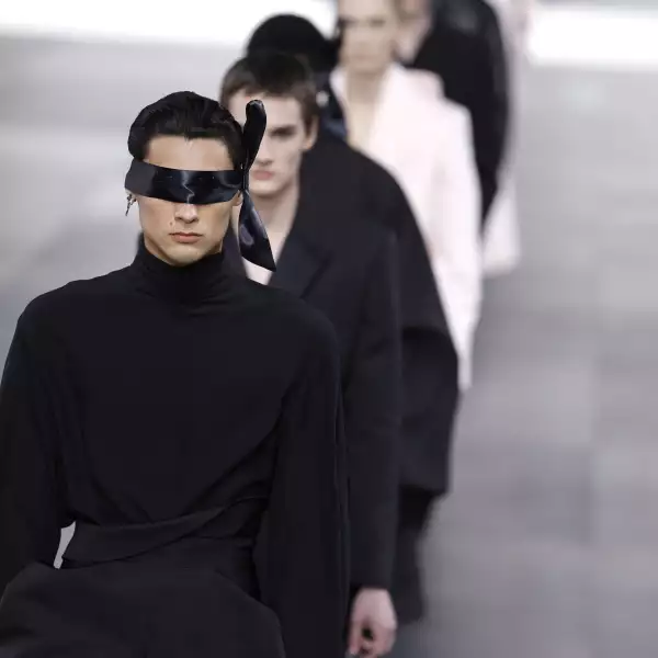 Kim Jones redefine el minimalismo en Dior Homme 