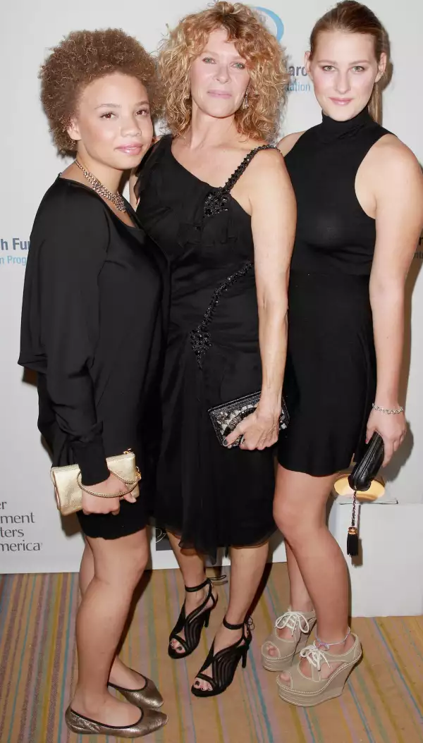 EIF Women's Cancer Research Fund's 16th Annual "An Unforgettable Evening" Presented By Saks Fifth Avenue - Red Carpet