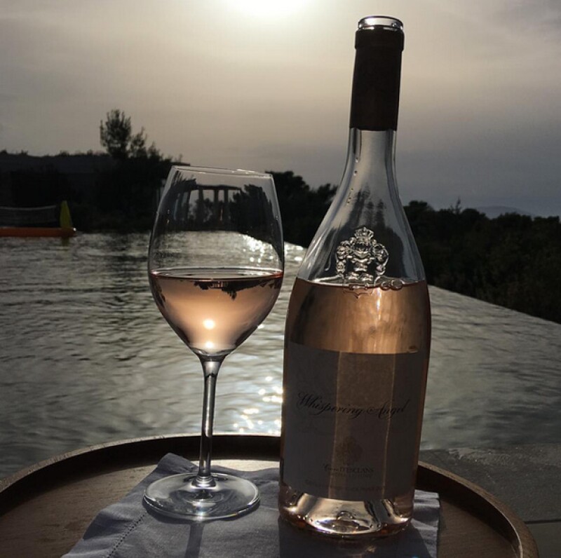 David compartió esta botella de vino que seguro disfrutó a la orila de la alberca.